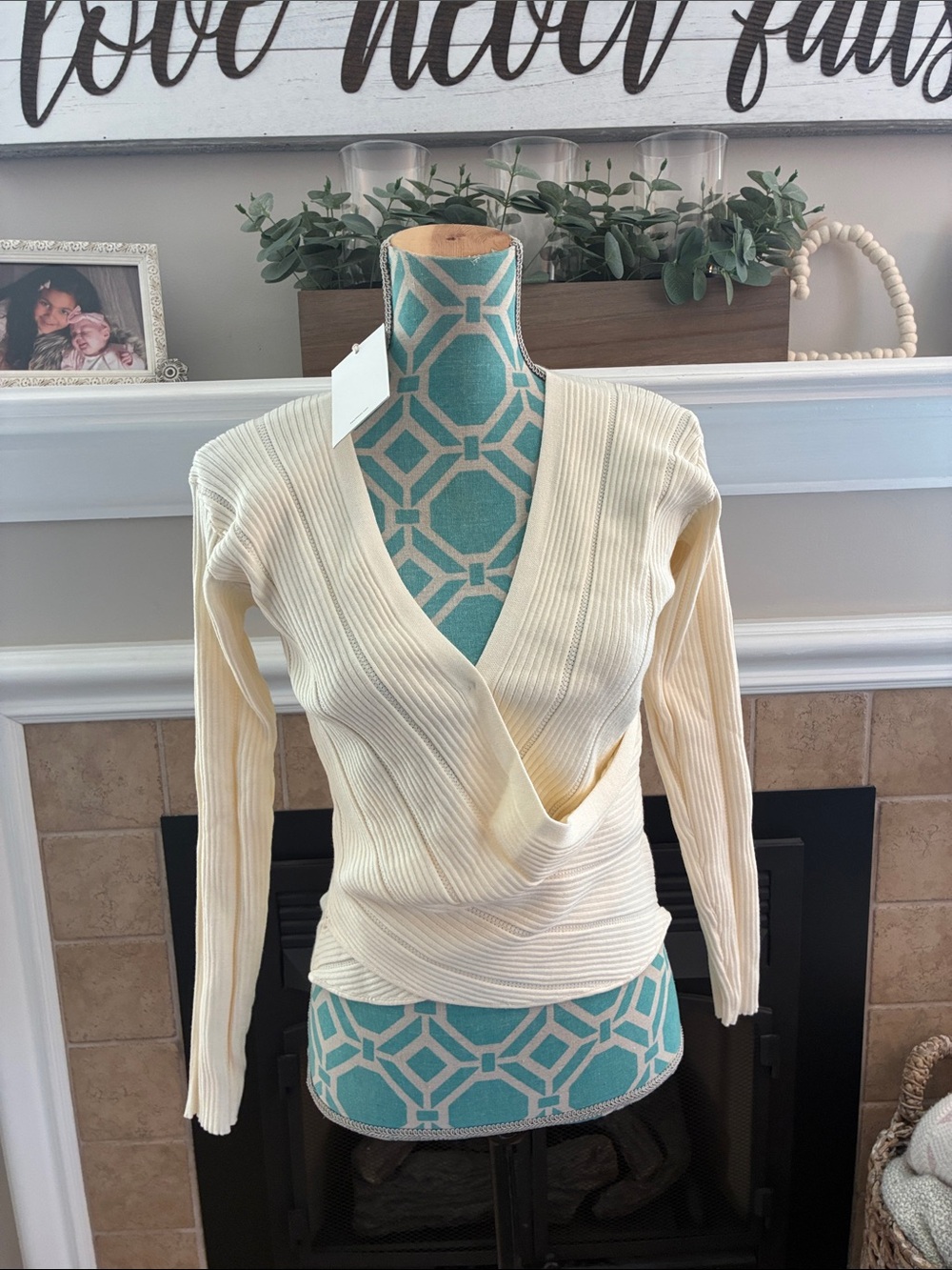 Size Large Heartloom Ribbed Crossover top in Ivory